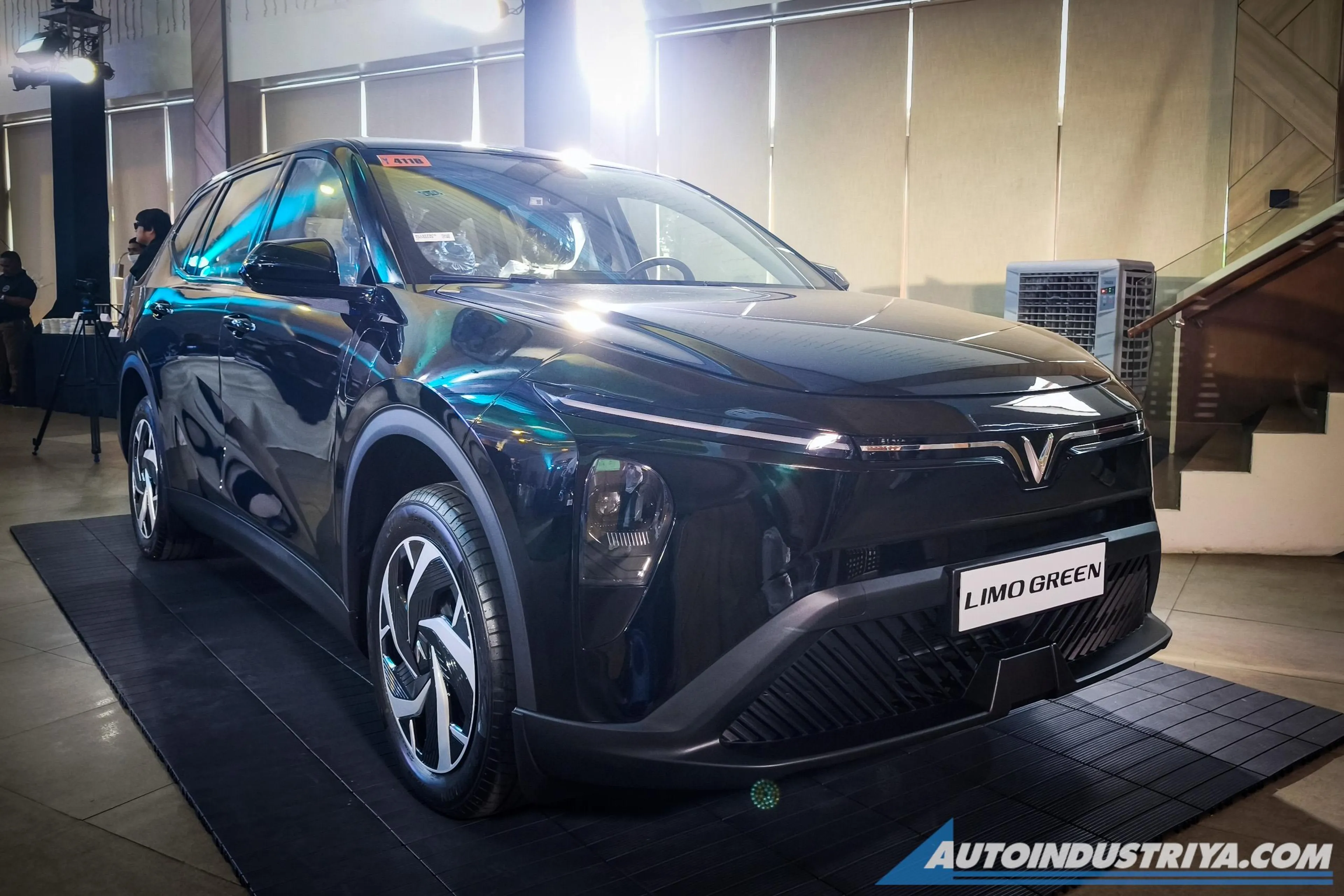 How much is the monthly battery subscription for VinFast Limo Green?