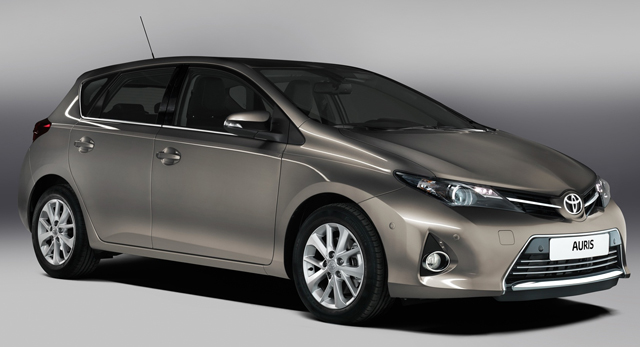 Paris 2012: Toyota introduces the Auris