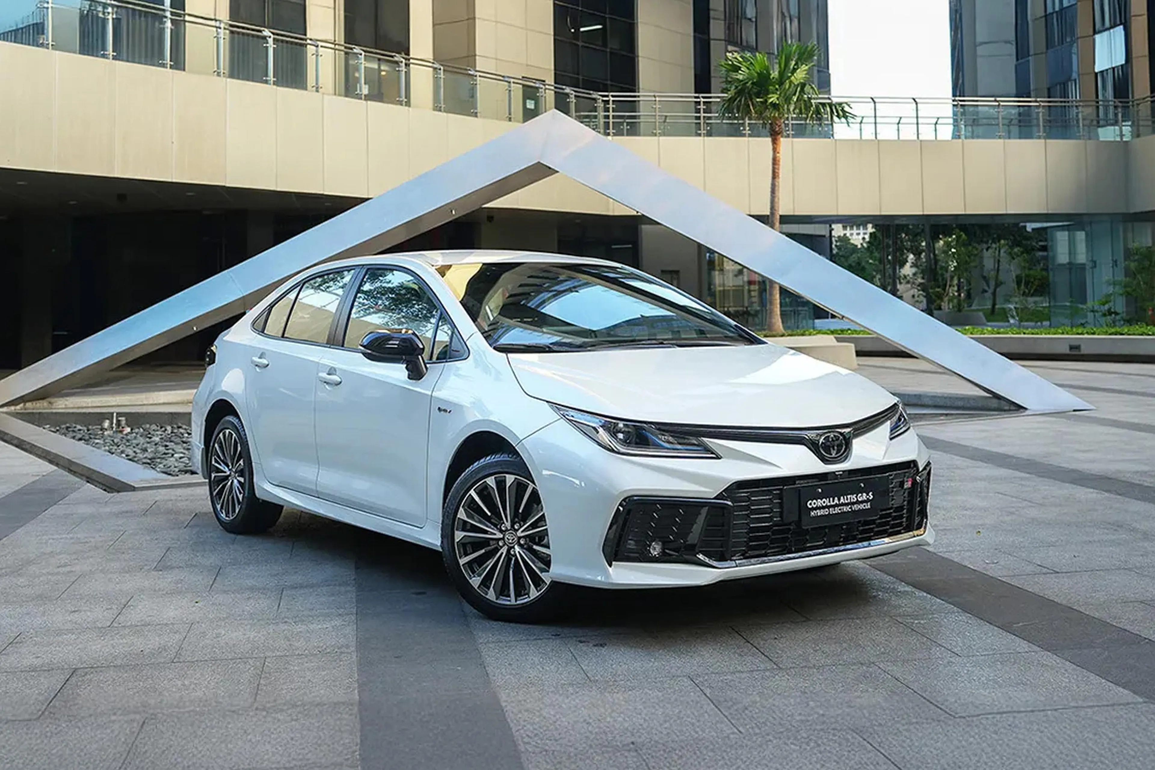 Toyota Corolla Altis to go full hybrid in PH this 2026?