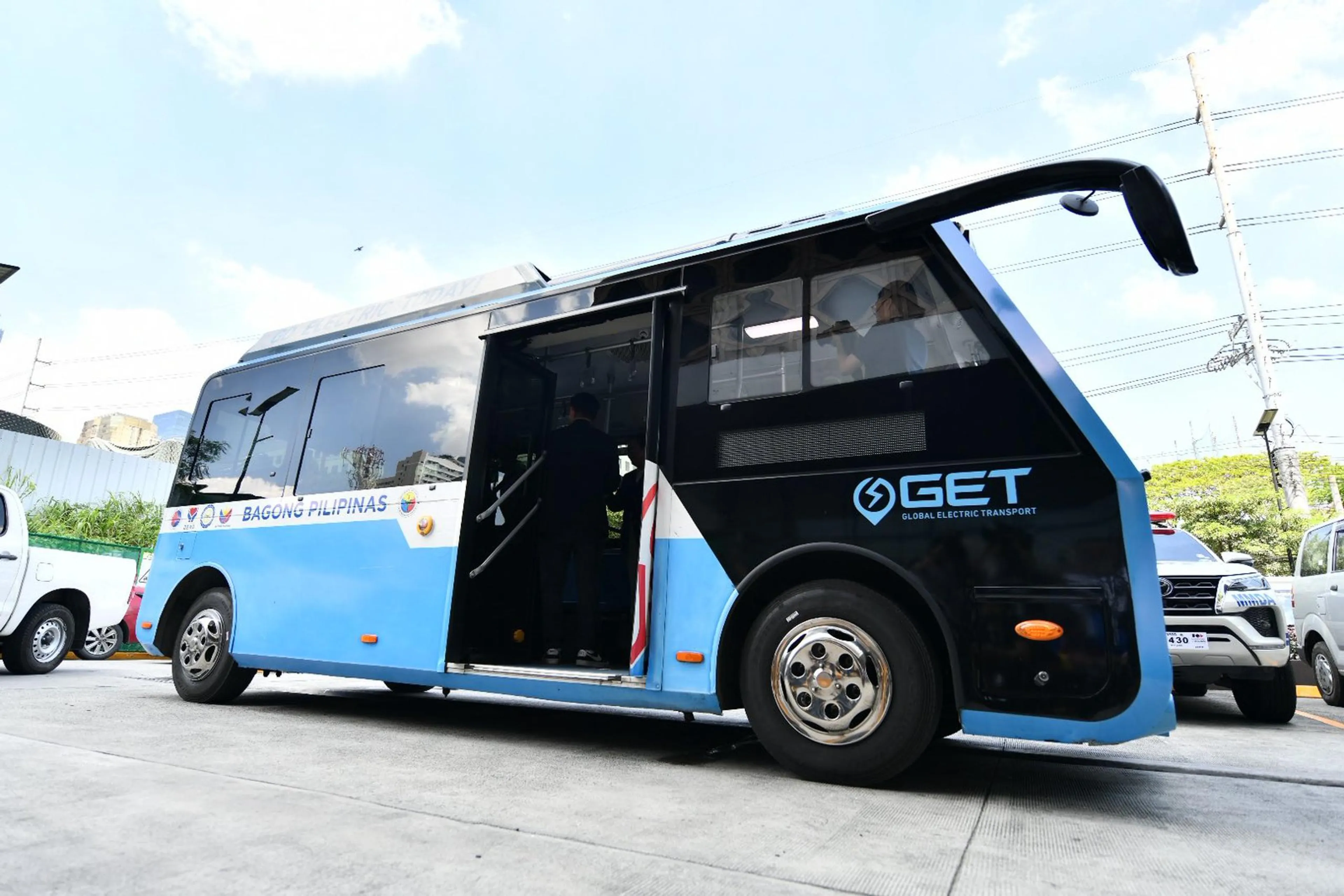 MMDA inks deal for free Electric Love Bus rides for commuters