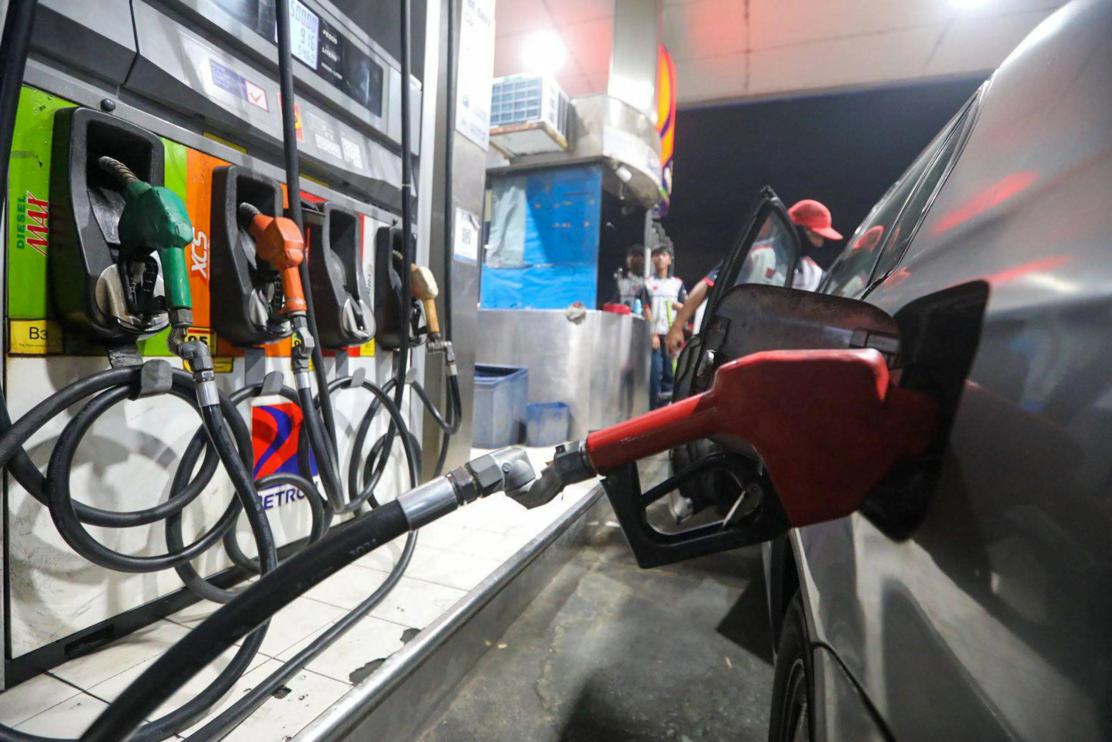 DOE issues warning vs hoarding, profiteering amid fuel price swings