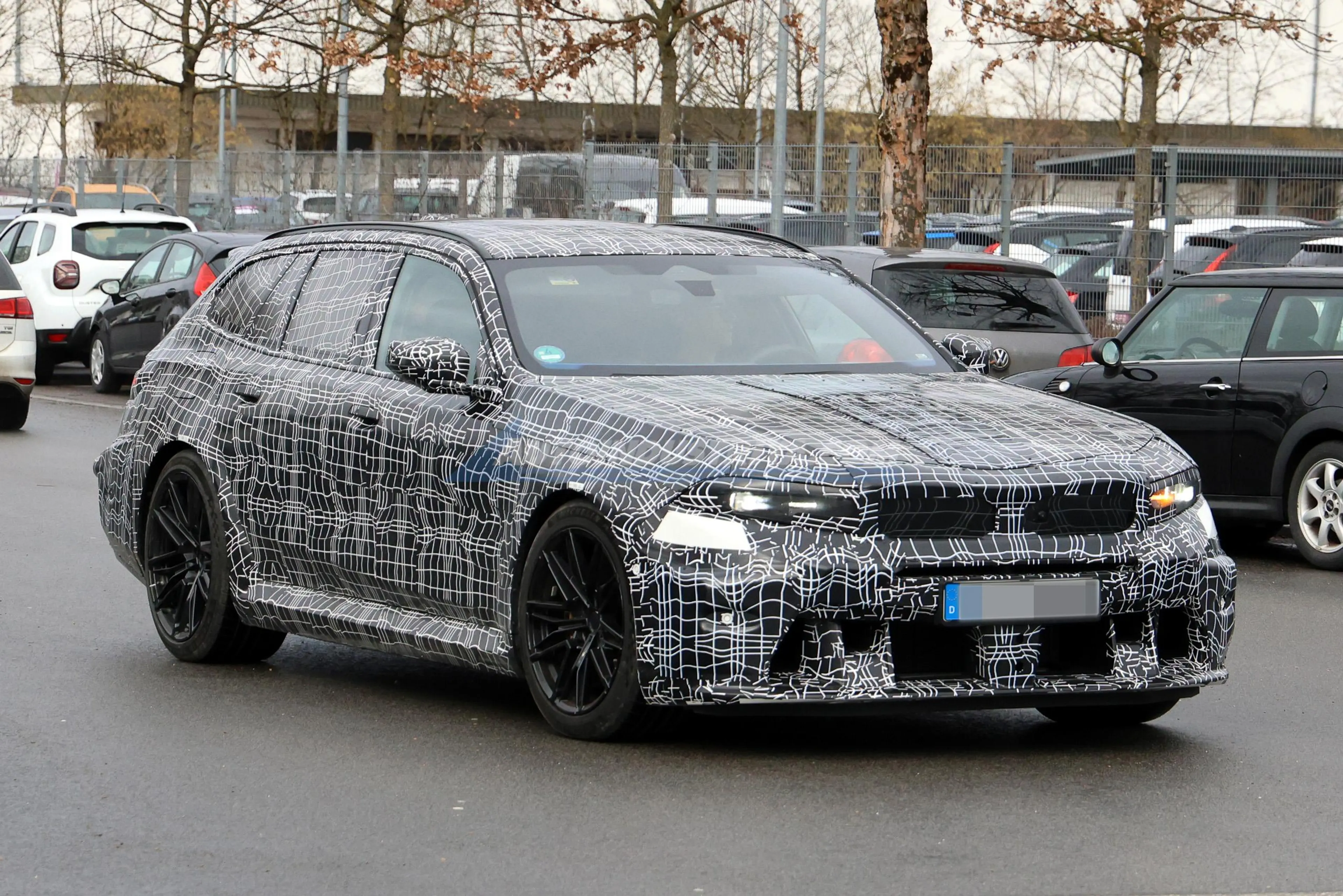 SPIED: Refreshed BMW M5 Touring spotted inside & out