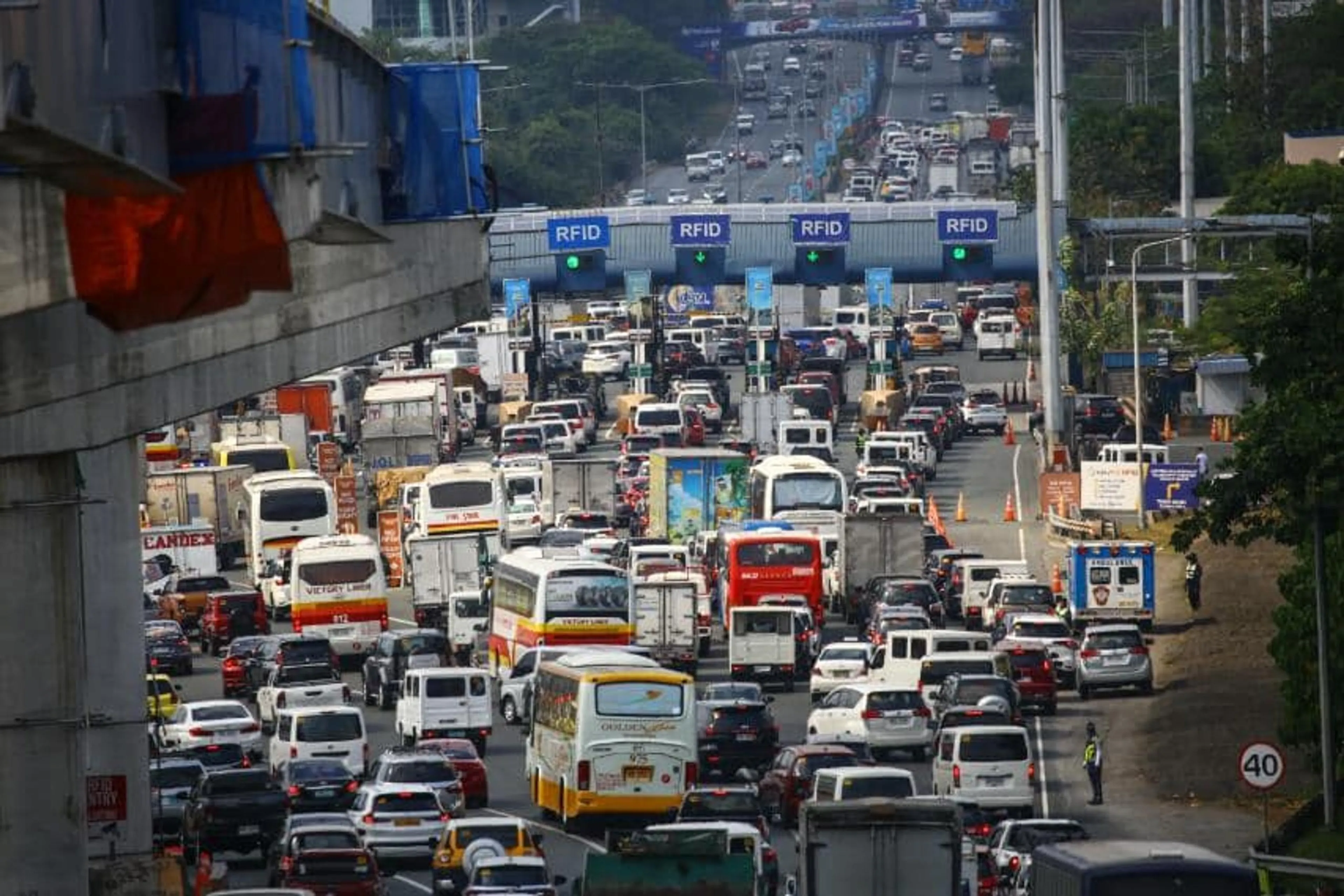 DOTr in talks with toll operators for discounted rates for bus, trucks