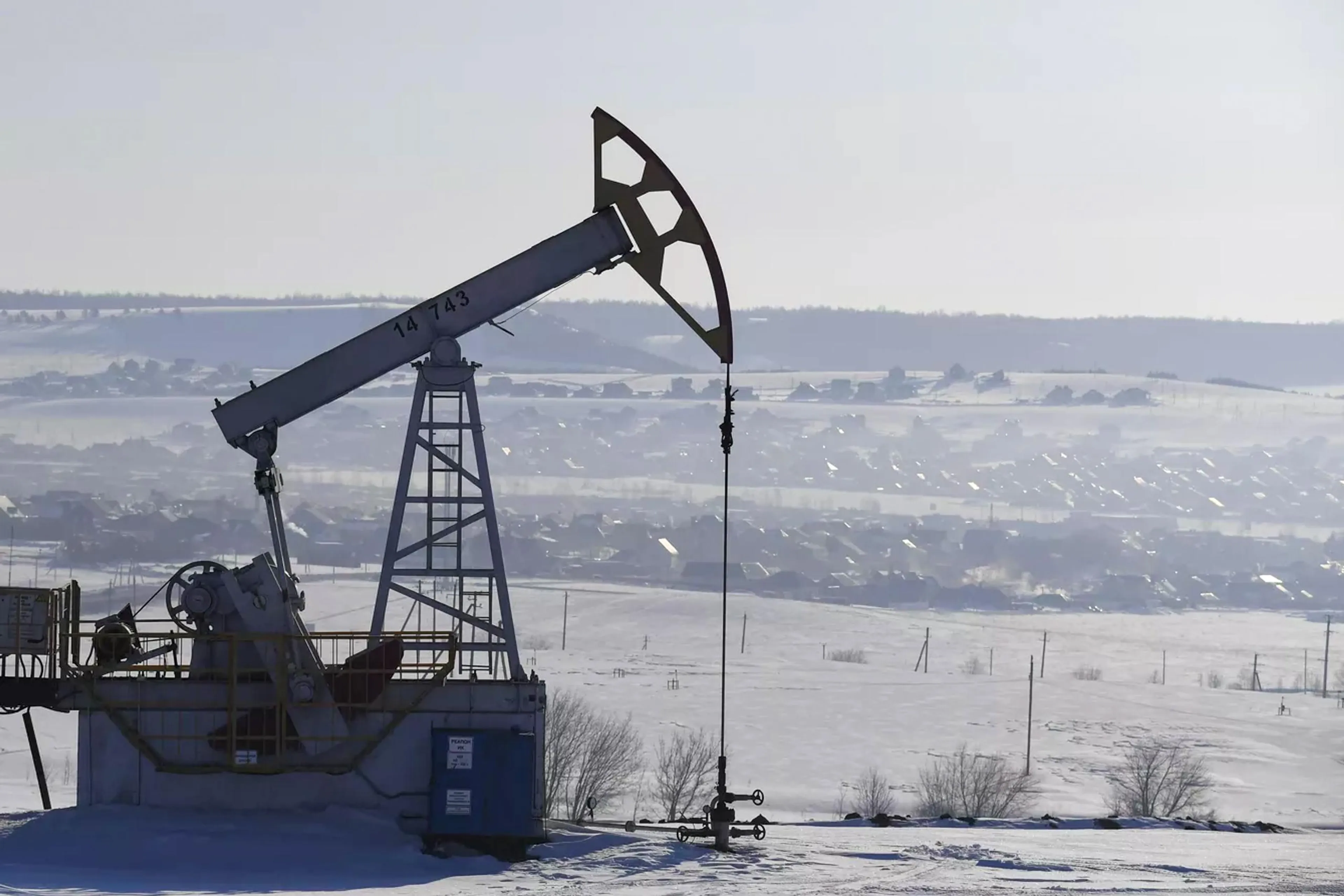 PH gov't considering buying oil from Russia