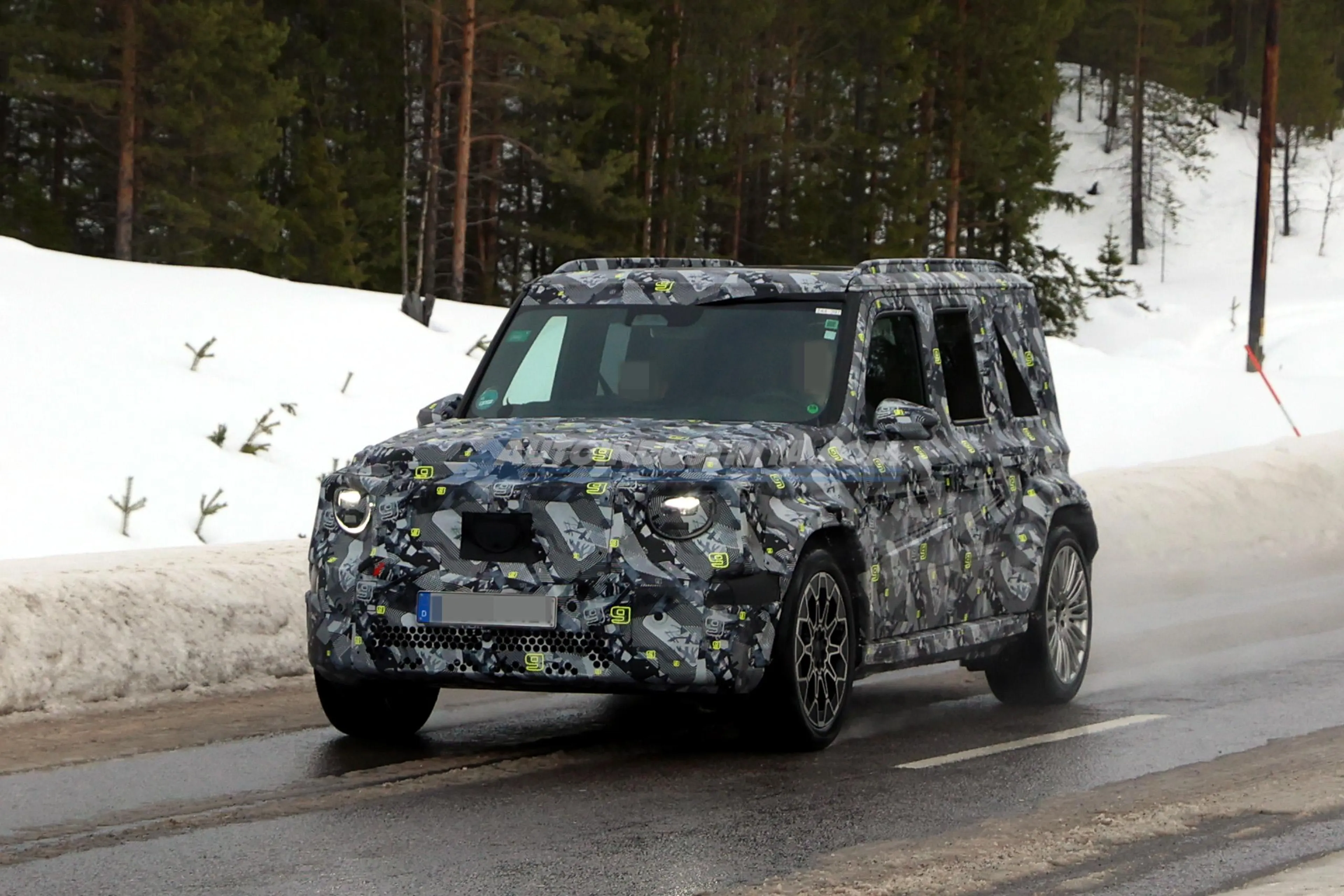 SPIED: Mercedes-Benz "baby" G-Class seen for the first time