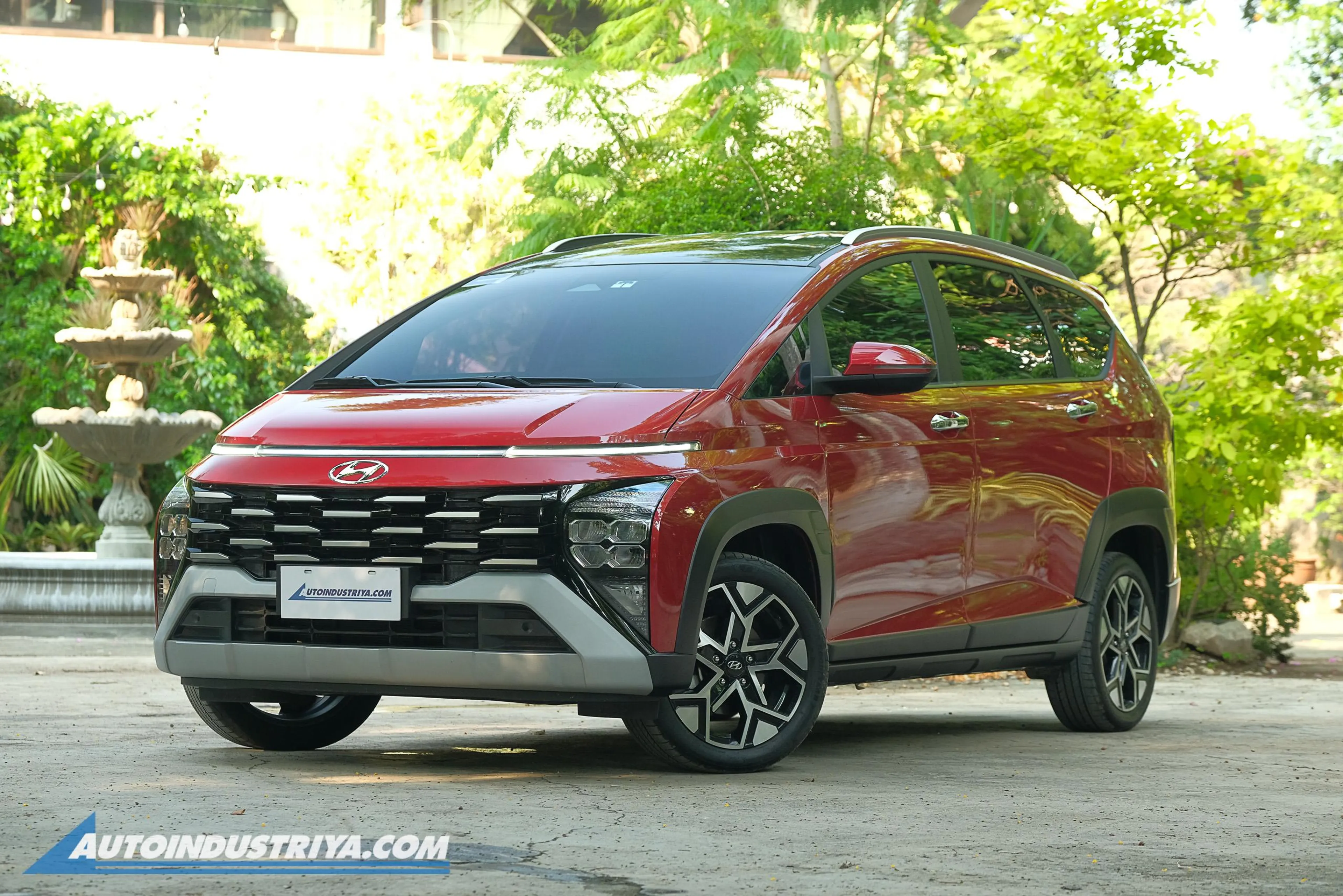 Hyundai offers up to PHP 230K cash discount on pre-facelift Stargazer this March