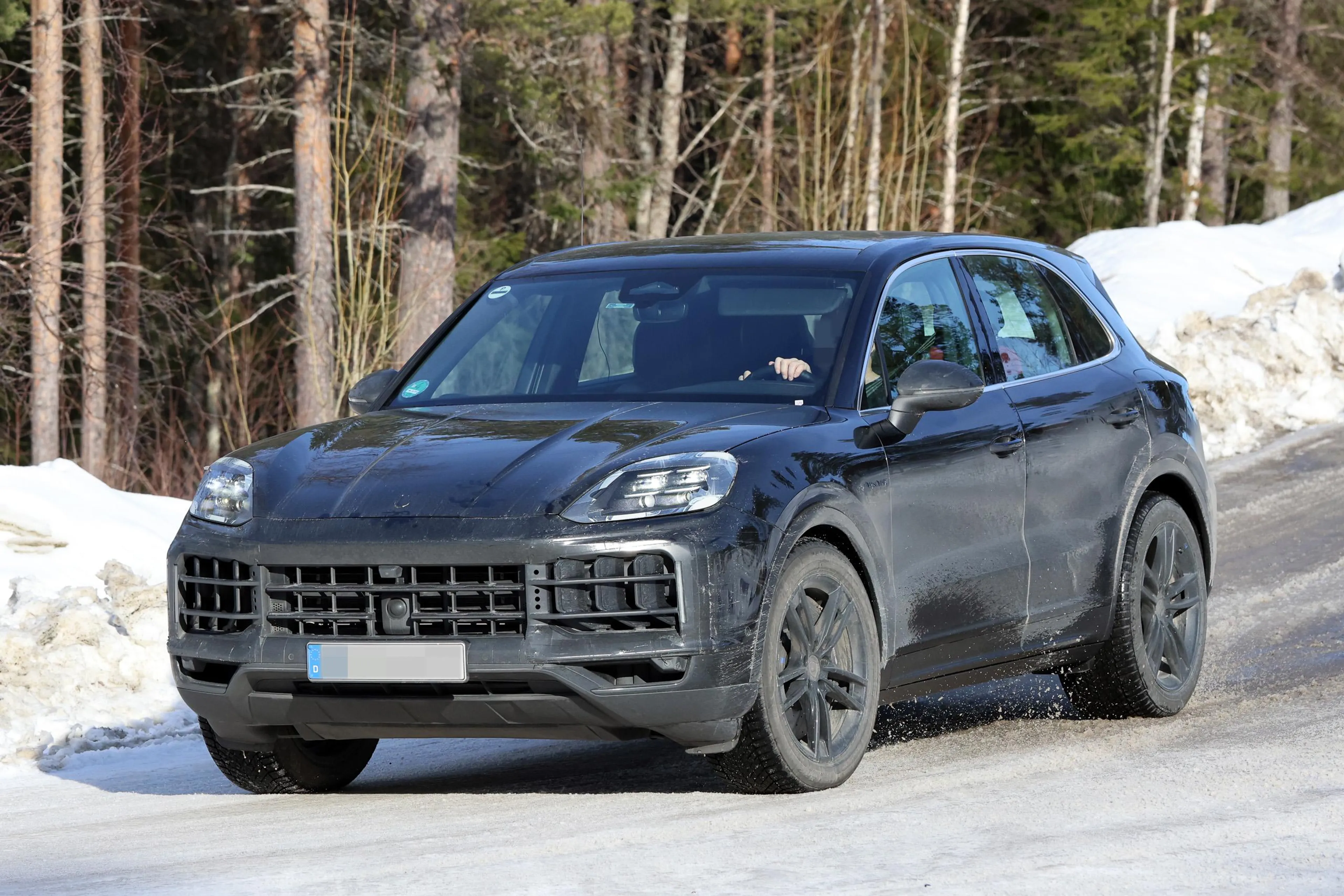 SPIED: Porsche Cayenne e-Hybrid getting a minor facelift