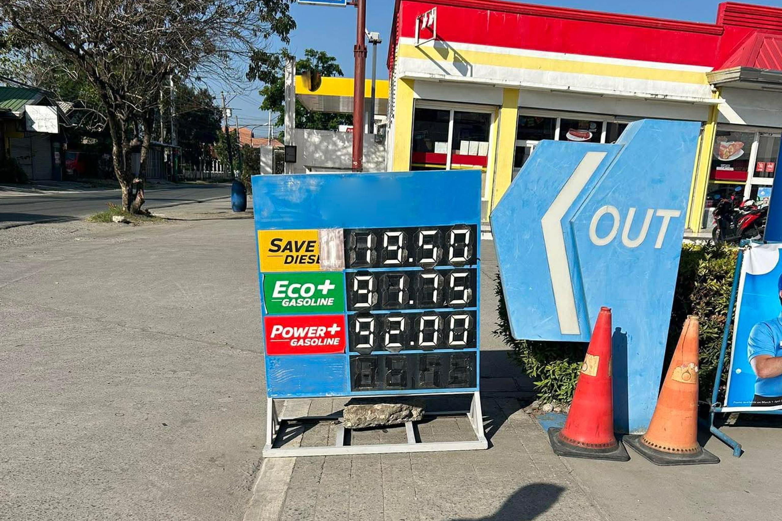 PNP: Over 400 gas stations temporarily closed nationwide