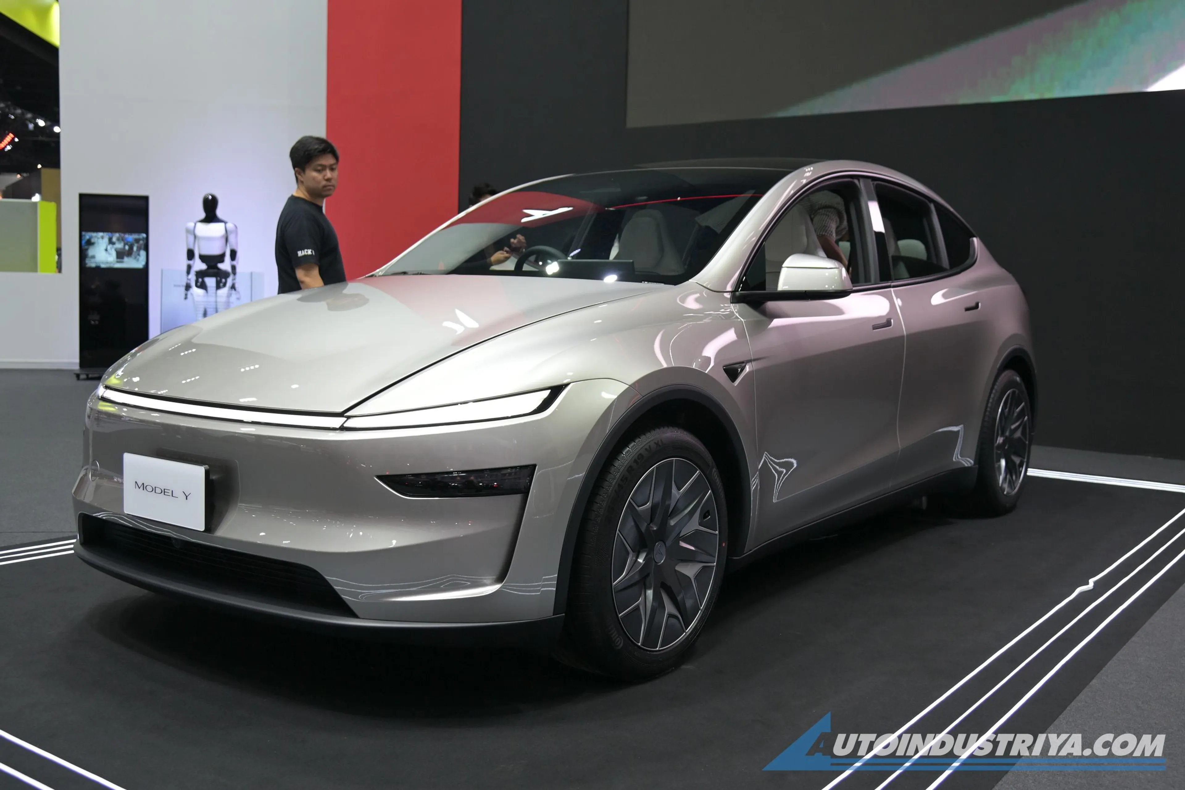 BIMS 2026: Tesla debuts six-seater, long wheelbase Model Y L