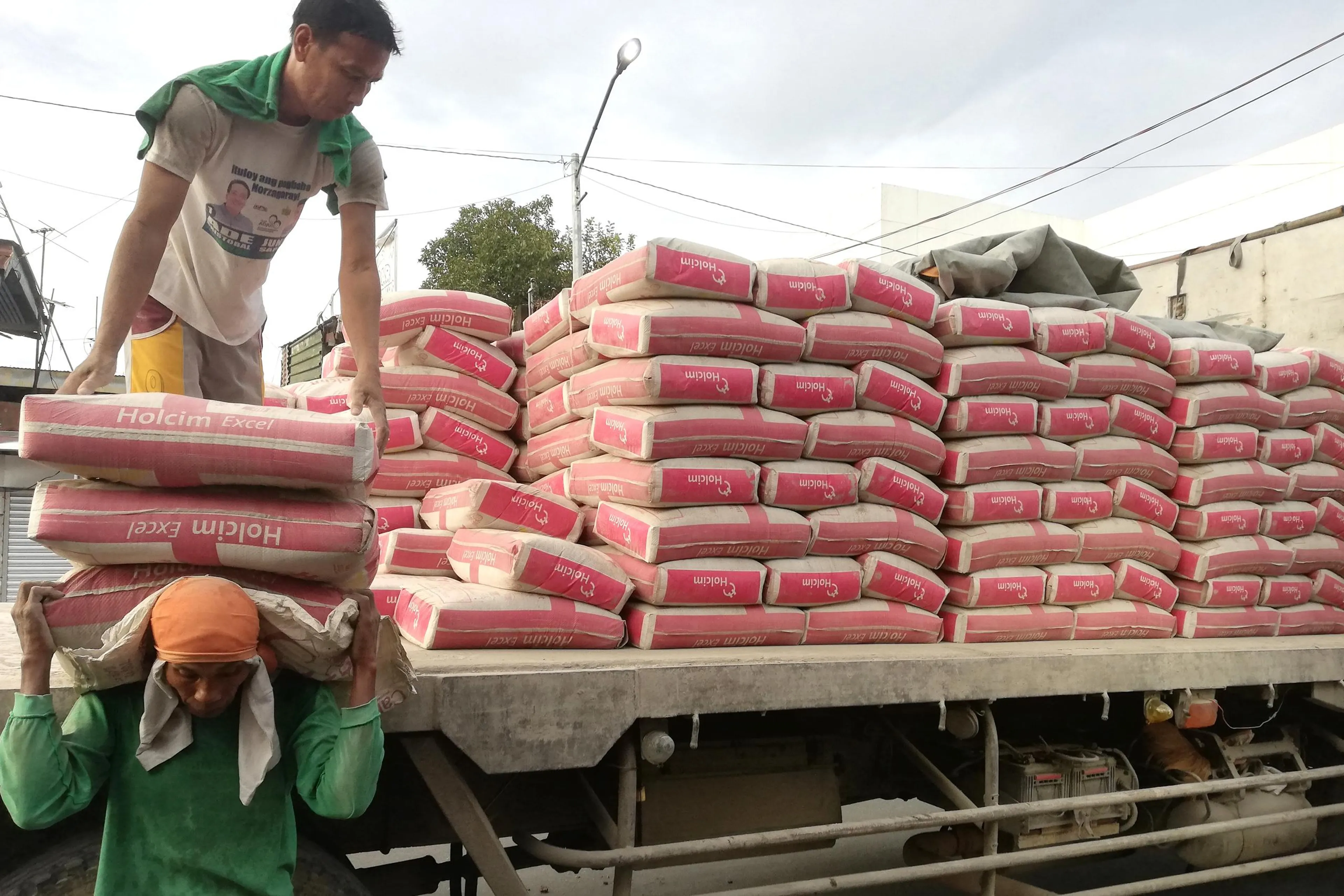 MMDA exempts trucks delivering essential goods from truck ban, number coding