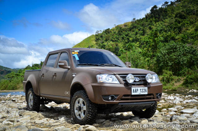 ◯TATA Going off-road with the 2015 Tata Xenon | AutoIndustriya