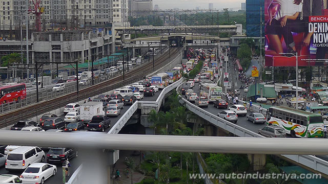 Government shifts to high gear to combat EDSA traffic