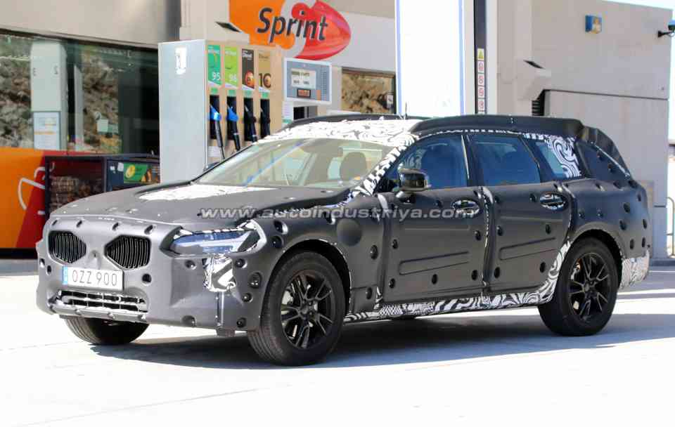Spied: Volvo V90 Cross Country spotted testing