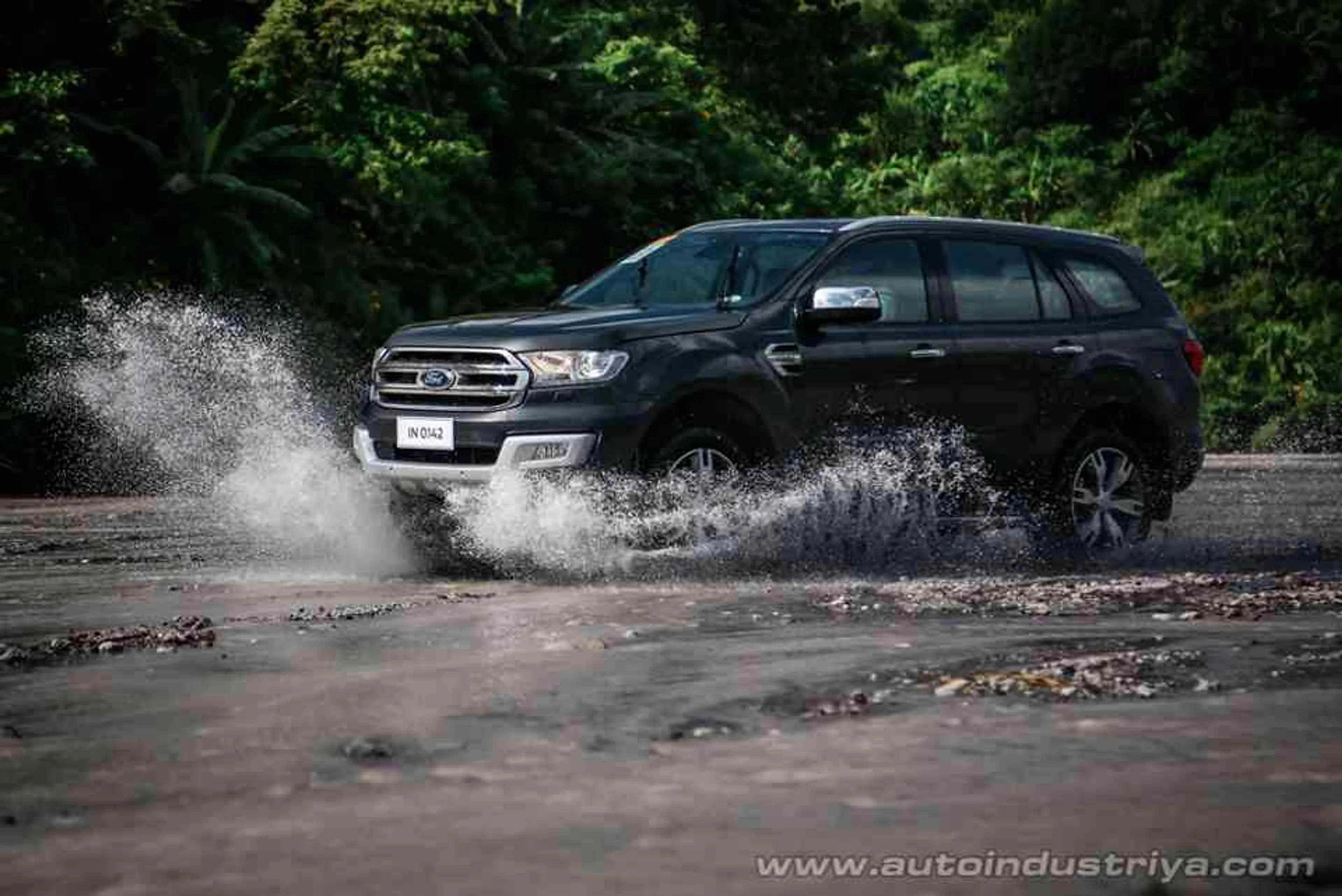 Four by Ford: through rivers, lakes, dikes and trails 